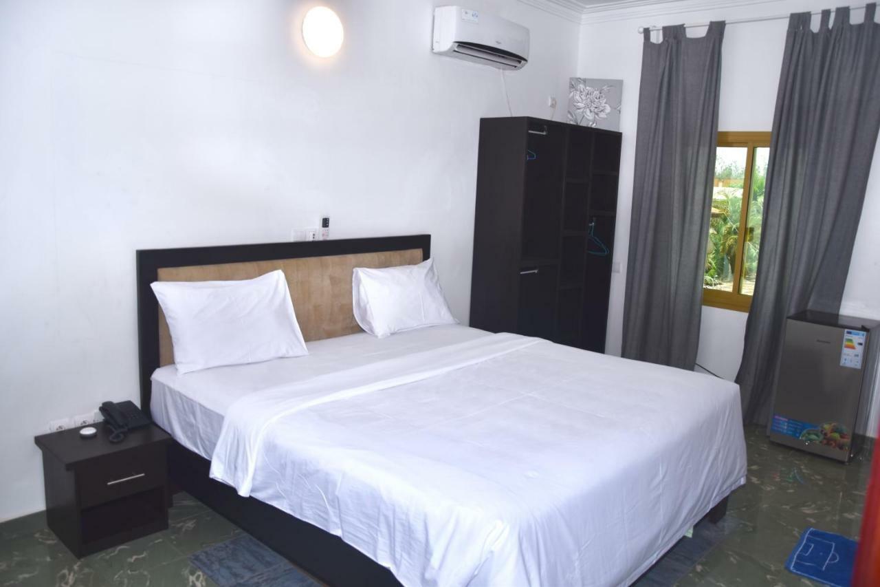 Hotel La Couronne Rw Yaoundé Екстериор снимка