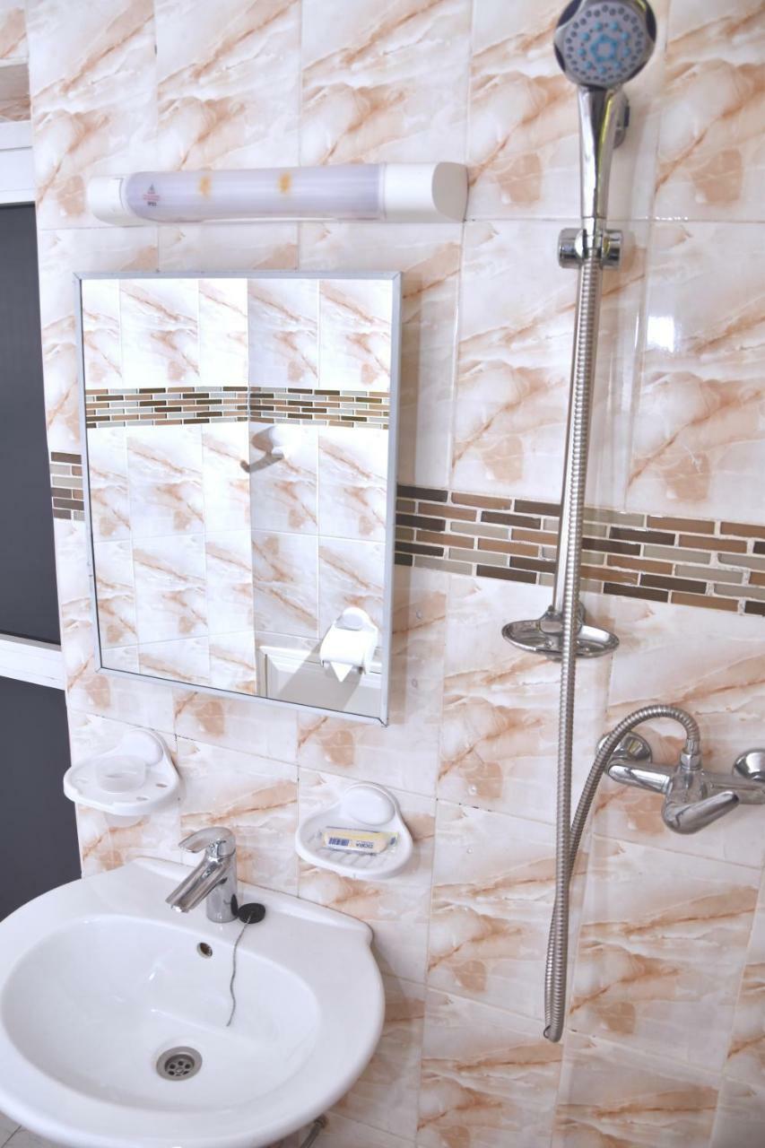 Hotel La Couronne Rw Yaoundé Екстериор снимка