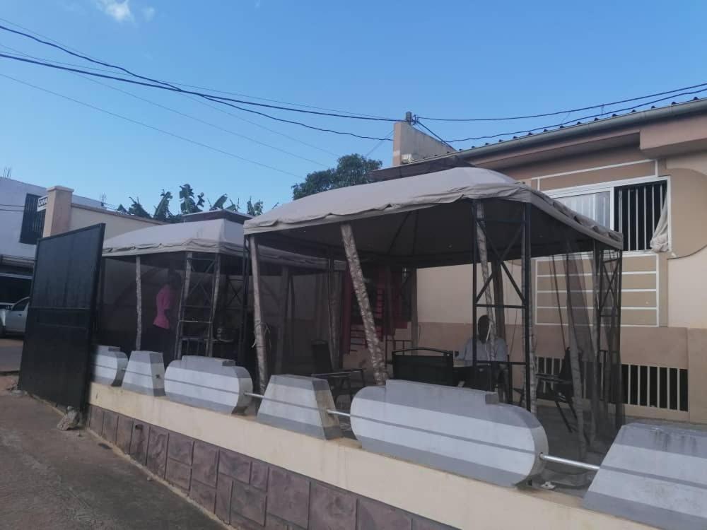 Hotel La Couronne Rw Yaoundé Екстериор снимка